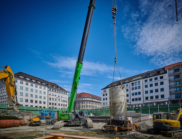 SENNEBOGEN 5500 G, 200 Tonnen Raupenkran im Spezialtiefbau, 2. S-Bahn Stammstrecke München, Deutsche Bahn
