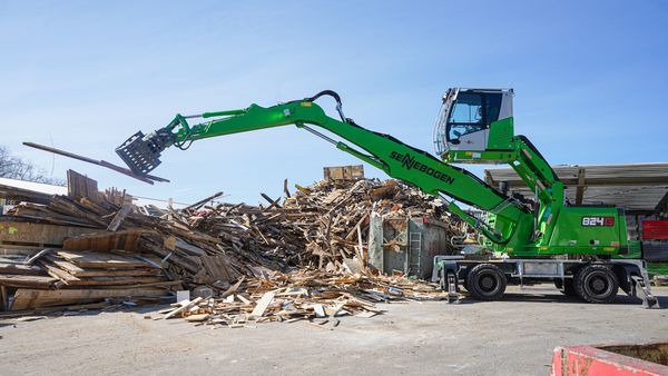 SENNEBOGEN_824_G_waste_recycling_Switzerland
