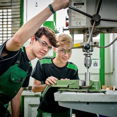 SENNEBOGEN training workshop