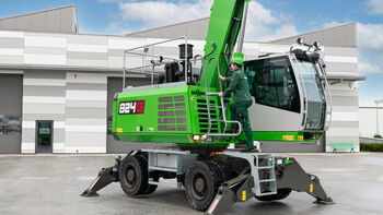 The SENNEBOGEN 824 G offers the best accessibility to all components via stairs and ladder.