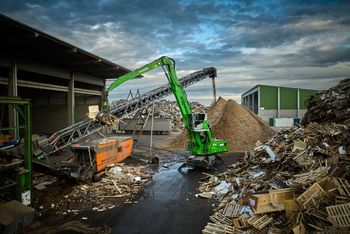 SENNEBOGEN 830 G-recycling company-test use 
