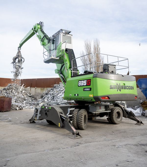 SENNEBOGEN 835G Hybrid – Use at recycling company