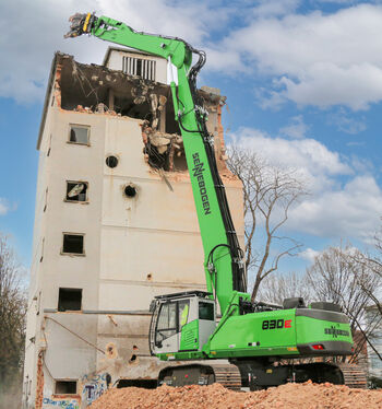 Gebäuderückbau_45 t Abbruchbagger_SENNEBOGEN 830 Abbruch