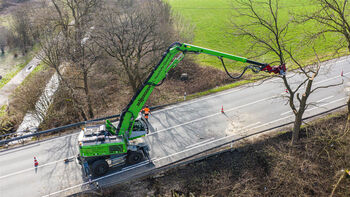 LANDSCAPE MANAGEMENT WITH TREE CARE HANDLER ALONG COUNTRY ROADS AND HIGHWAYS, SENNEBOGEN 728