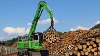 SENNEBOGEN 735 E Holzumschlagbagger im Sägewerk Pfeiffer Kundl/Österreich