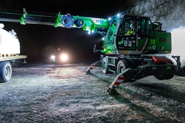16 t telescopic crane, SENNEBOGEN 613, mobile crane in mining industry 16 t telescopic crane, SENNEBOGEN 613, mobile crane in mining industry