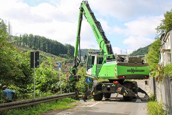 SENNEBOGEN 728E - Baumarbeiten am Steilhang