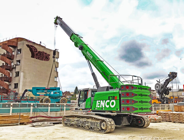 SENNEBOGEN telescopic crane 673 E
