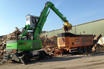SENNEBOGEN 821 E Mobile compact material handler – Biomass, shredder feeding