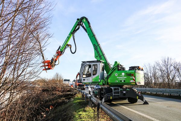 SENNEBOGEN Pick & Carry material handler 718