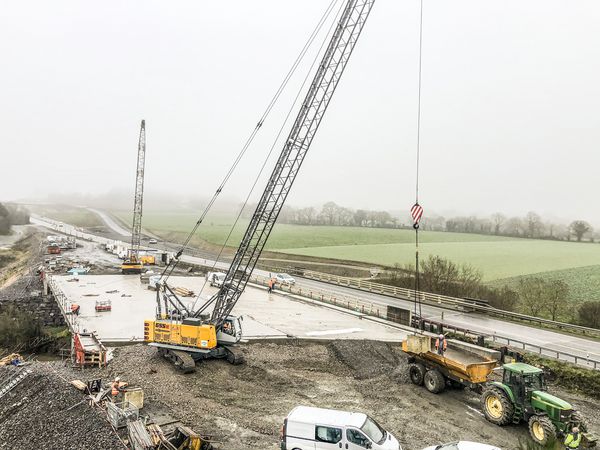 SENNEBOGEN duty cycle crane 655 E lifting operations