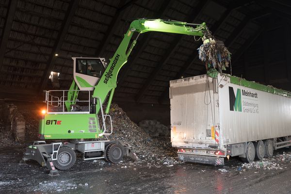 SENNEBOGEN material handler 817 E