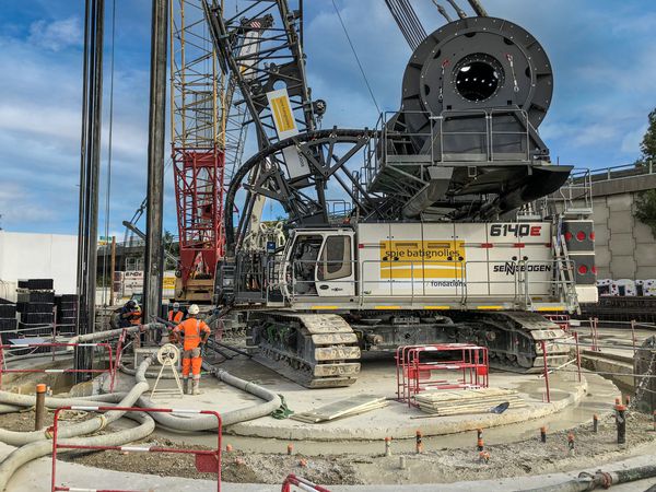 SENNEBOGEN 6140 HD, 140 t duty cycle crane with diaphragm wall grab, France SENNEBOGEN 6140 HD, 140 t duty cycle crane with diaphragm wall grab, France