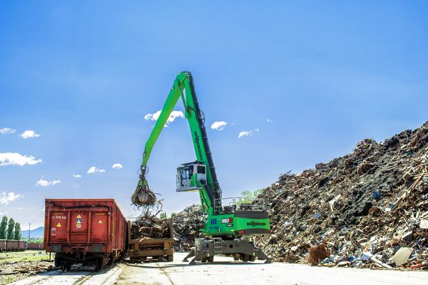 SENNEBOGEN 850G optimiert Schrottlogistik im Stahlwerk