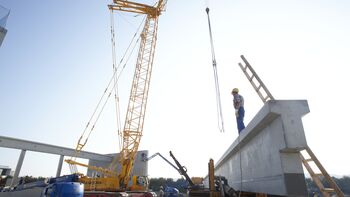 SENNEBOGEN Crawler Cranes Extend Rental Service