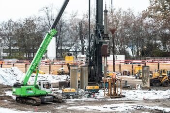 SENNEBOGEN Teleskopkran / Telekran 653 E Raupe Tiefbau