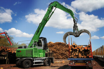 SENNEBOGEN Umschlagbagger Umschlagmaschine 730 E Mobil Holzumschlag Rundholzplatz Sägewerk Holzzange Holzgreifer 