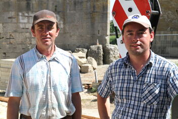 Alexander Schmuderer (rechts) und Erich Aschenbrenner Baustellenleiter und Fahrer, STRABAG AG - Niederlassung Roding