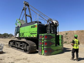 SENNEBOGEN 6100 HD, duty cycle crane with dragline buket, gravel extraction, France