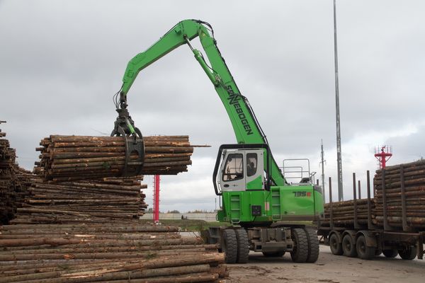 Download (RGB, 300 dpi) SENNEBOGEN 735 E Timber Handling Russia Torschok Taleon Terra