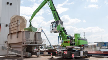 SENNEBOGEN 818 E material handler unloading ship