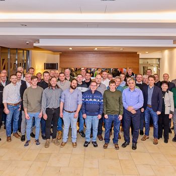 Ceremonial tribute to 31 long-serving SENNEBOGEN employees