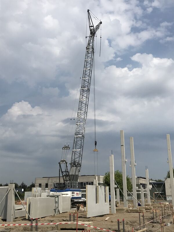 SENNEBOGEN crawler crane 2200 E