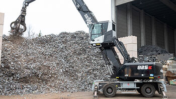 Scrap handling material handler SENNEBOGEN 825 E in the industrial area of Nuremberg harbour