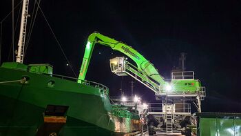 Hafenlogistik vereinfacht: Spezialmaschine von SENNEBOGEN für schwedischen Hafenbetreiber