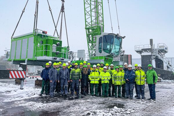 Mitarbeiter-Team des SENNEBOGEN 880 EQ