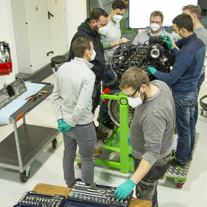 SENNEBOGEN Academy, introduction of our own Cummins engine training courses