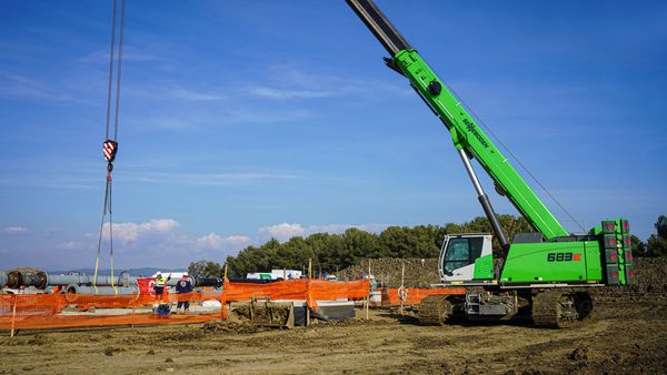 SENNEBOGEN 683_Raupentelekran_Pipelinebau_Hebearbeiten SENNEBOGEN 683_Raupentelekran_Pipelinebau_Hebearbeiten