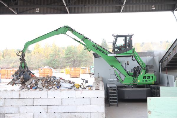 SENNEBOGEN 821 Elektro Elektroantrieb Elektroumschlagmaschine Elektroumschlagbagger Umschlagmaschine Umschlagbagger Recycling stationär