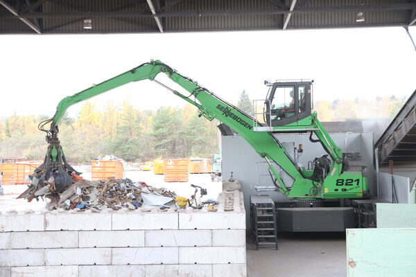 SENNEBOGEN 821 Elektro Elektroantrieb Elektroumschlagmaschine Elektroumschlagbagger Umschlagmaschine Umschlagbagger Recycling stationär