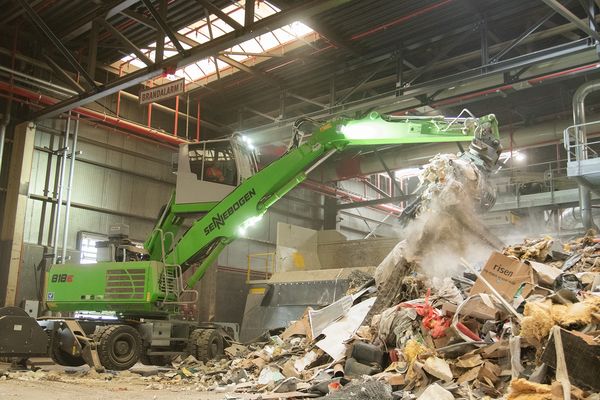 SENNEBOGEN 818-Sortieranlage-emissionsfreier Umschlagbagger SENNEBOGEN 818-Sortieranlage-emissionsfreier Umschlagbagger
