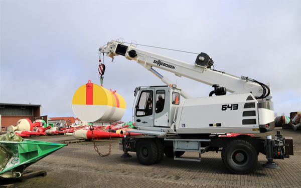 Telecrane SENNEBOGEN 643 E ensures safety on waterways 