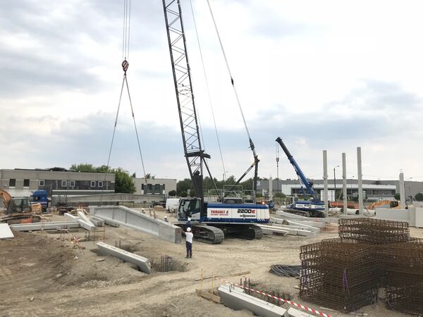 SENNEBOGEN crawler crane 2200 E