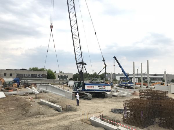 Download (300 dpi) SENNEBOGEN crawler crane 2200 E