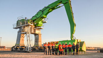 SENNEBOGEN Asia Pacific: Machine instruction in the middle of the Gobi desert