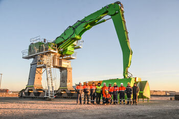 SENNEBOGEN Asia Pacific: Machine instruction in the middle of the Gobi desert