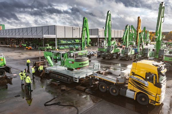 SENNEBOGEN 824 G Electro on a low-loader for road transport.