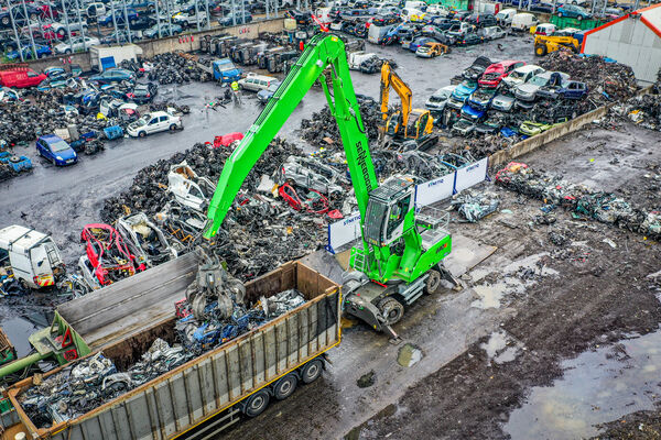 SENNEBOGEN material handler 830 Mobile with 17 m equipment, feeding the baler, loading the truck, scrap handling, UK