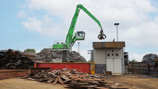 SENNEBOGEN 840-scrap handling-electric material handler