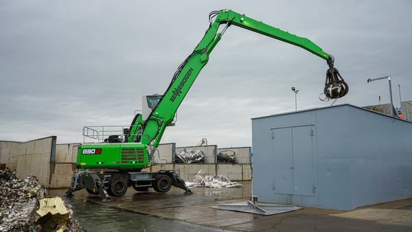SENNEBOGEN 830G - Scrap yard