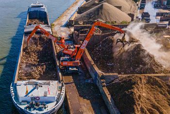 ship unloading SENNEBOGEN 835 material handler Belgium, cargo handling ship unloading SENNEBOGEN 835 material handler Belgium, cargo handling
