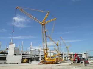 SENNEBOGEN 4400 robust and powerful crawler crane Lifting work