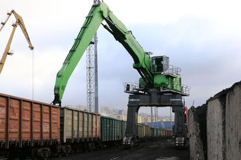 SENNEBOGEN 875 E Crawler Material handler for port handling Gantry Coal handling
