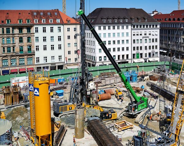 SENNEBOGEN 5500 G, 200 Tonnen Raupenkran im Spezialtiefbau, 2. S-Bahn Stammstrecke München, Deutsche Bahn