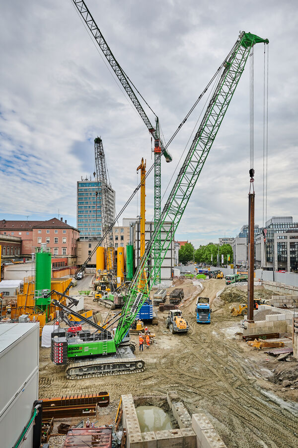 SENNEBOGEN 5500 G, 200 Tonnen Raupenkran im Spezialtiefbau, 2. S-Bahn Stammstrecke München, Deutsche Bahn