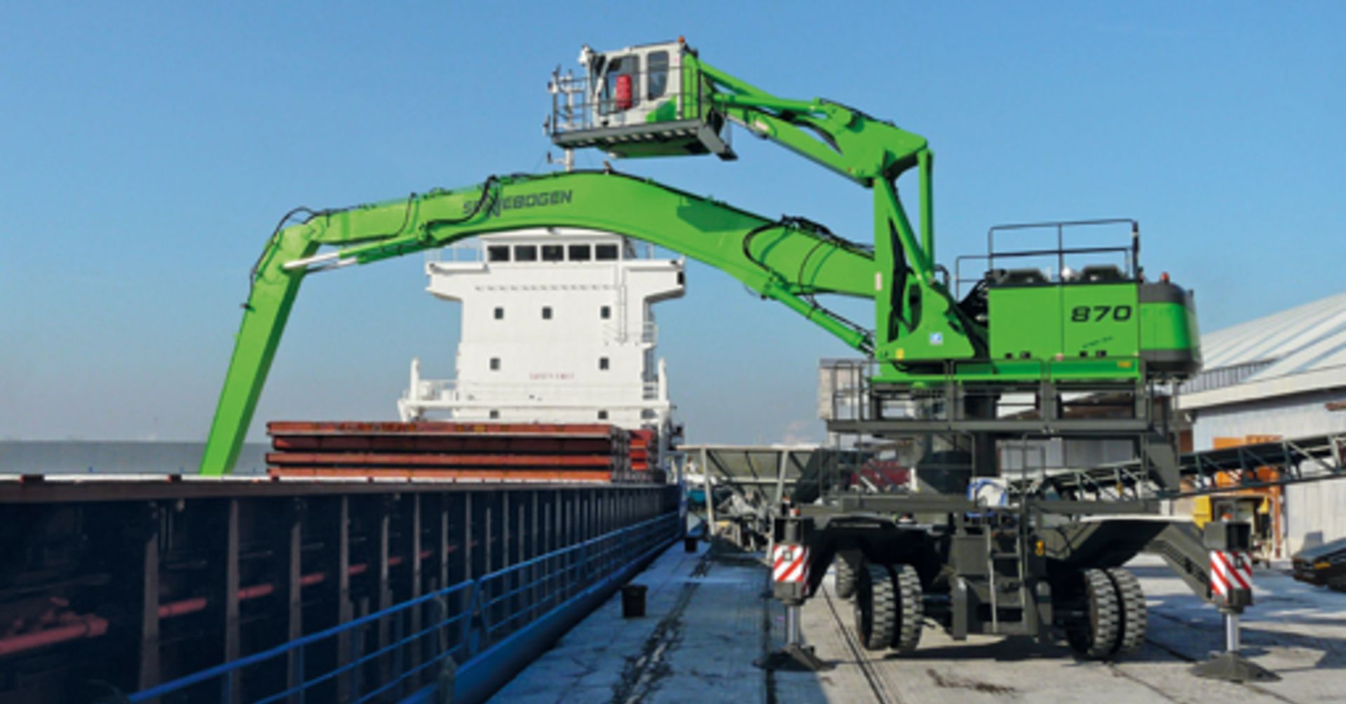 Big is Better – the SENNEBOGEN 870 at Goeyvaerts in the Port of